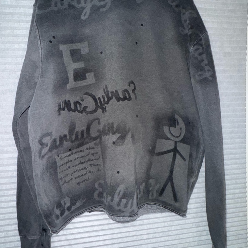 Gray Graphic Sweatshirt